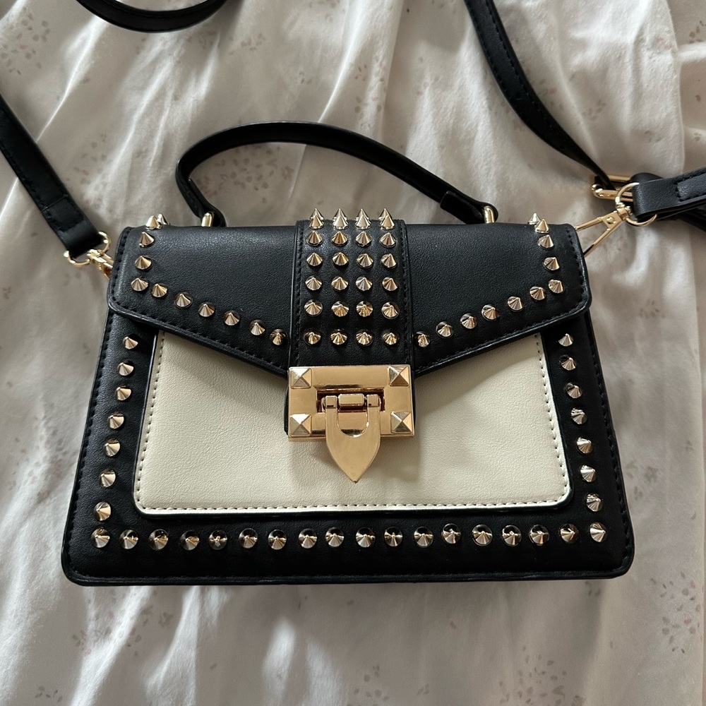 NWOT Valentino Look Alike Cross Body Bag